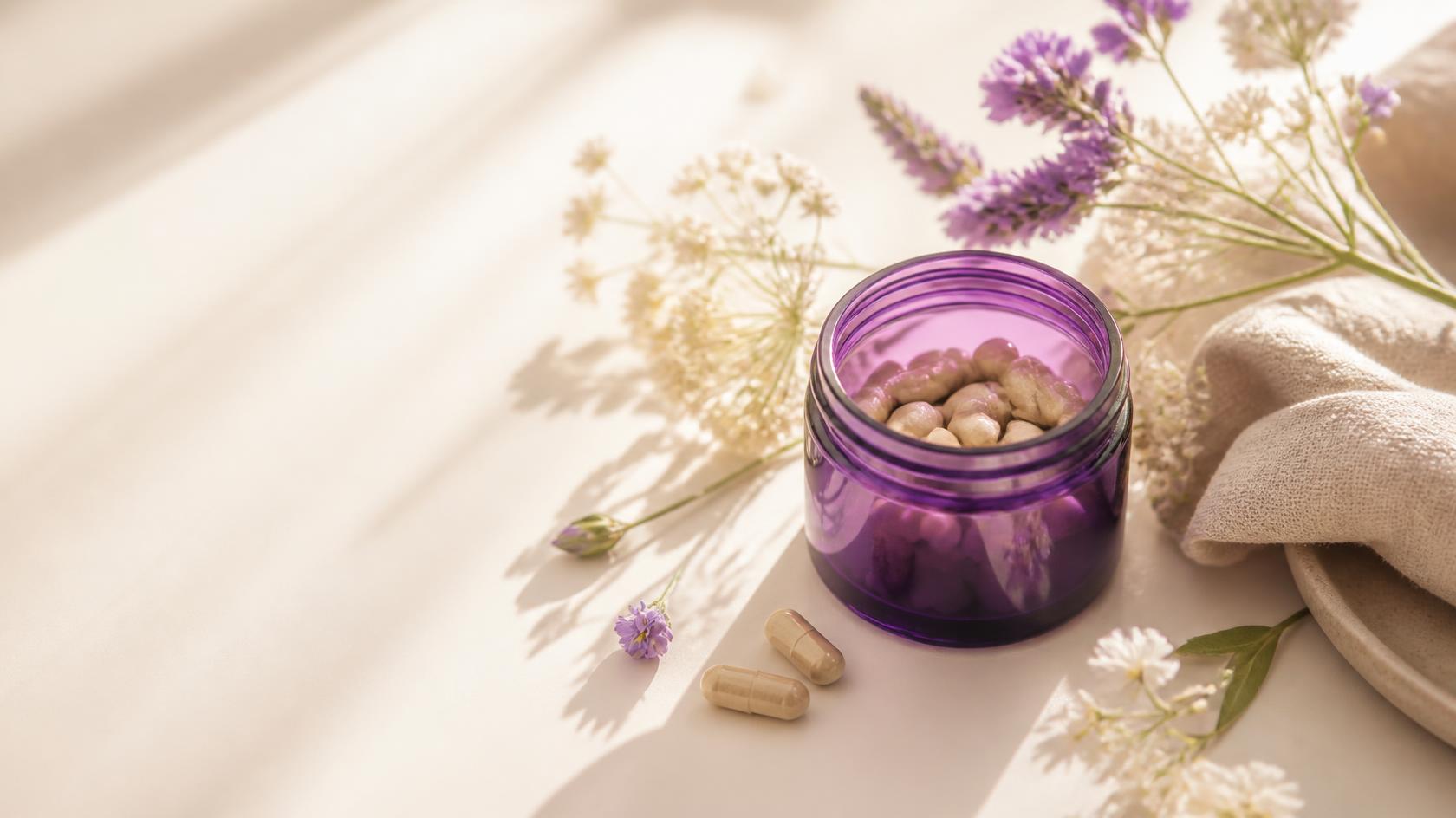 Suplemento para menopausa o que funciona, o que é promessa vazia e por que o médico vem antes de qualquer pote